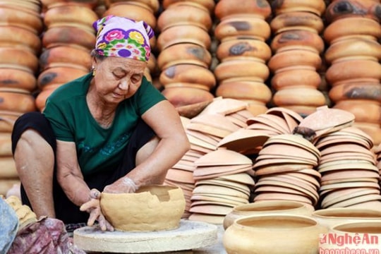 Ngẩn ngơ hồn gốm làng Trù