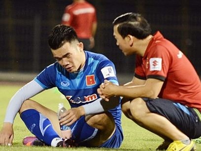 Hoàng Thịnh chấn thương háng, Công Phượng kiệt sức