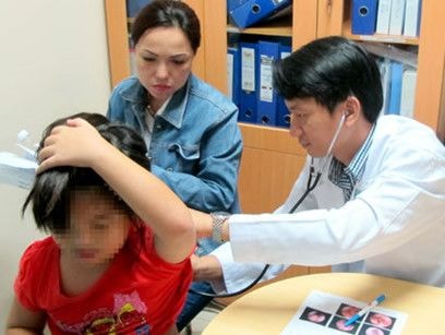 Những sai lầm cha mẹ cần tránh khi trẻ bị ho và hen suyễn