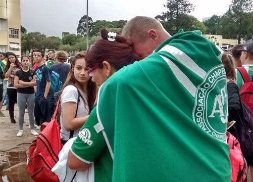 Không khí tang tóc bao trùm CLB bị rơi máy bay