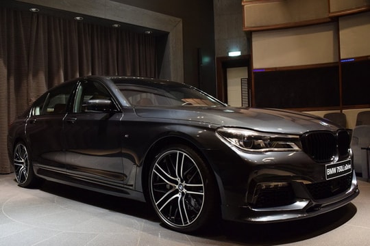 Chiêm ngưỡng BMW 750Li đời mới màu xám
