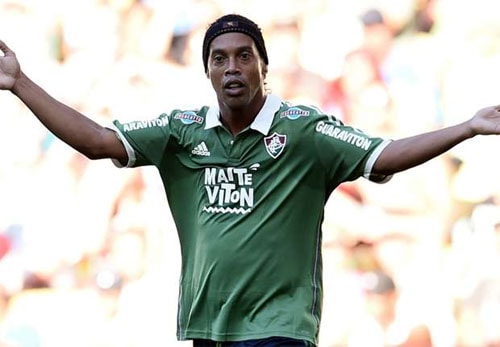 'Cơn mưa' thỉnh cầu Ronaldinho về chơi cho CLB bị rơi máy bay