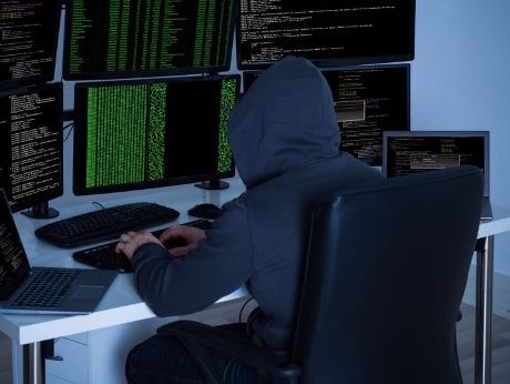 Tình báo nước ngoài chuẩn bị cuộc tấn công mạng vào những ngân hàng lớn nhất của Nga