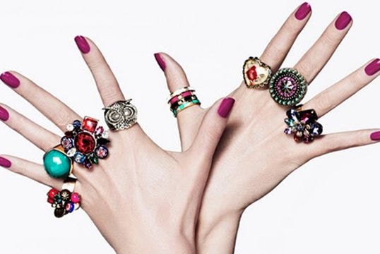 Nghệ thuật chọn nhẫn phù hợp với bàn tay và hoàn cảnh