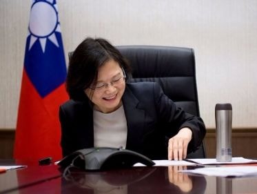 Trung Quốc trao công hàm phản đối Mỹ, Đài Loan kêu gọi bình tĩnh