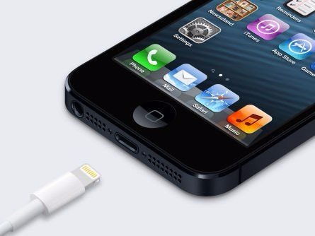 Sạc iPhone 'rởm' gây nguy cơ cháy nổ cao