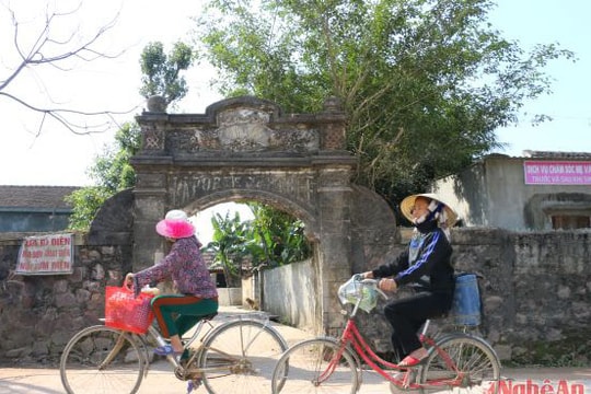 Cổng làng nay đâu?