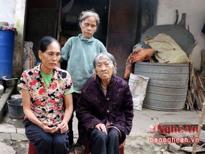 Gia cảnh của mẹ già 99 tuổi, hai con mù loà, bệnh tật