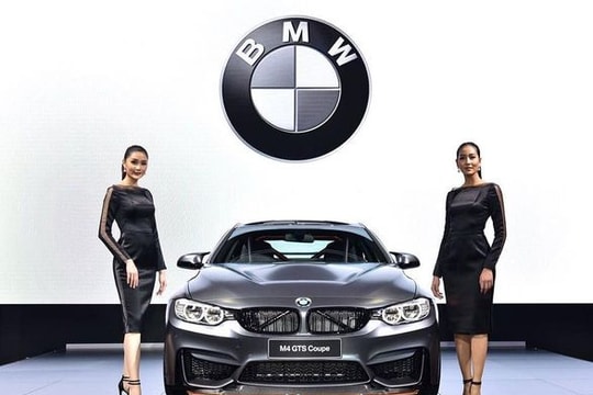 Mẫu xe thể thao 2 cửa BMW M4 GTS ra mắt, giá 8,85 tỷ đồng