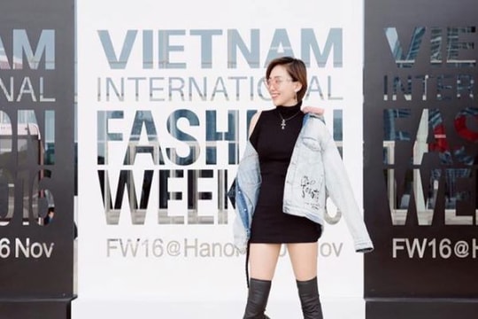 Bí quyết diện bốt ngang đùi tôn dáng chuẩn của Tóc Tiên