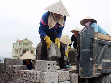 Nhộn nhịp làng nghề gạch không nung ở Quỳnh Văn