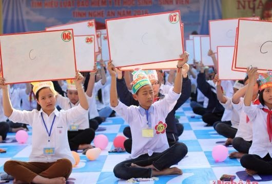 Học sinh thi 'Rung chuông vàng' tìm hiểu Luật Bảo hiểm y tế