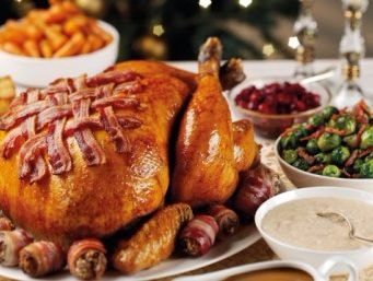 Vòng quanh thế giới với những bữa tiệc Giáng sinh đầy màu sắc