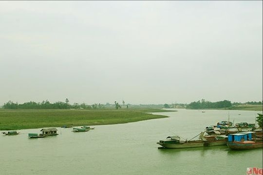 Cử tri Thanh Chương kiến nghị cần có chính sách hỗ trợ đời sống cho người dân vạn chài