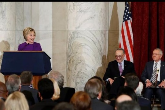 Clinton: 'Tin vịt' đe dọa nền dân chủ Mỹ
