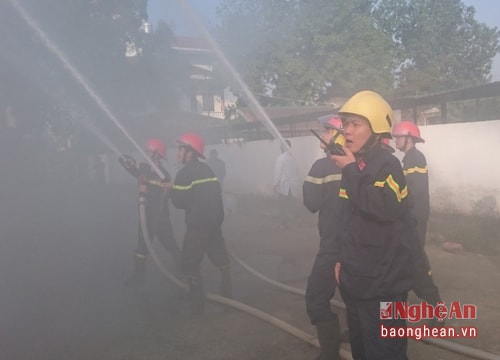 Diễn tập phòng cháy chữa cháy tại kho dược