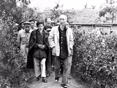 Xúc động những hình ảnh Bác Hồ về thăm quê lần thứ 2 (9/12/1961)