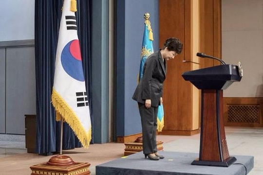 Phía sau một cuộc khủng hoảng