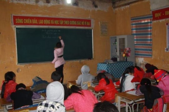 Uống rượu, 5 thanh niên hiếp dâm cô giáo cắm bản