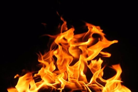 Nữ lao động Việt Nam ở Angola bị cướp tẩm xăng đốt