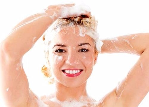 Mẹo nhỏ gội đầu giúp tóc mềm mượt gấp 2 lần