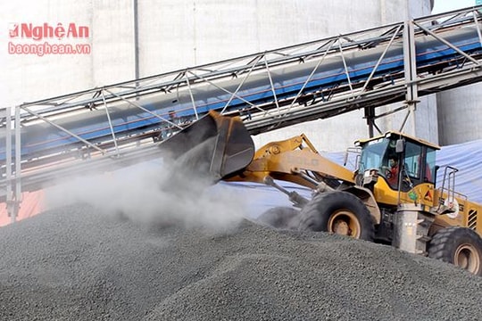 Nhà máy xi măng Sông Lam Nghệ An xuất khẩu những nguồn hàng Clinker đầu tiên
