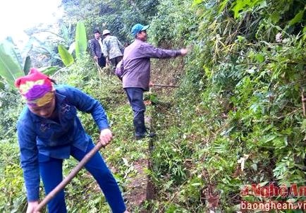 Đồng bào vùng cao Con Cuông, Kỳ Sơn 'vào hội' làm thủy lợi