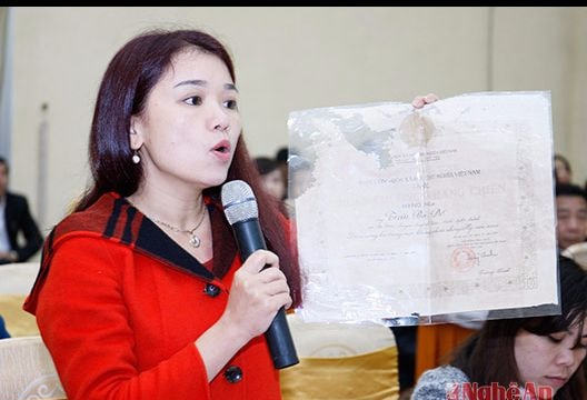 Nghệ An còn hơn 1.100 hồ sơ cấp đổi hiện vật khen thưởng chưa giải quyết