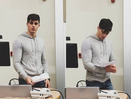 'Thầy giáo quyến rũ nhất thế giới' dở khóc dở cười khi làm người mẫu