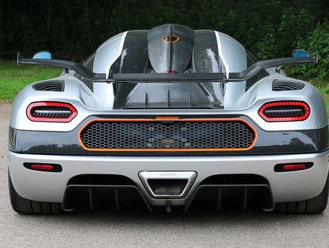 Cận cảnh siêu xe Koenigsegg One:1 được rao bán 135 tỷ đồng