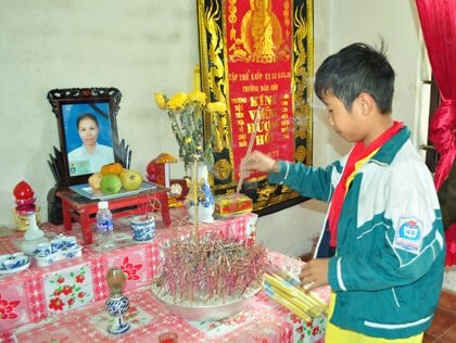 Xót xa hoàn cảnh cậu học trò mồ côi