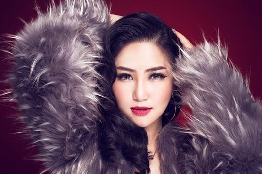 Hương Tràm nóng bỏng trong trang phục Giáng sinh