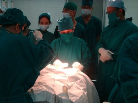 300 người thoát đời câm điếc nhờ cấy ốc tai