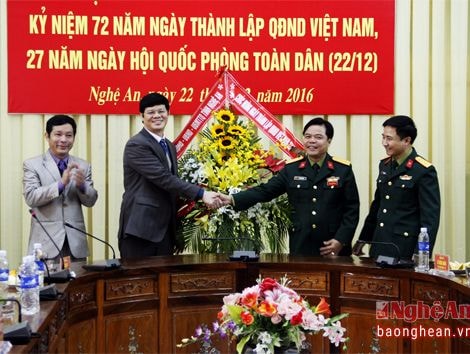 Lãnh đạo tỉnh chúc mừng các đơn vị trực thuộc Quân khu 4