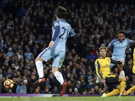 Thắng ngược Arsenal, Man City lên nhì bảng