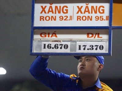 Xăng trước áp lực tăng giá mạnh ngày mai