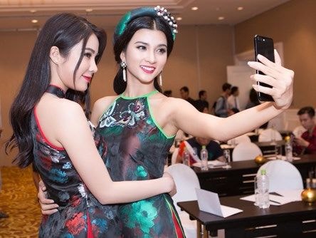 Vướng tin đồn thẩm mỹ, Diệp Lâm Anh vẫn tự tin 'đọ sắc' Kim Tuyến