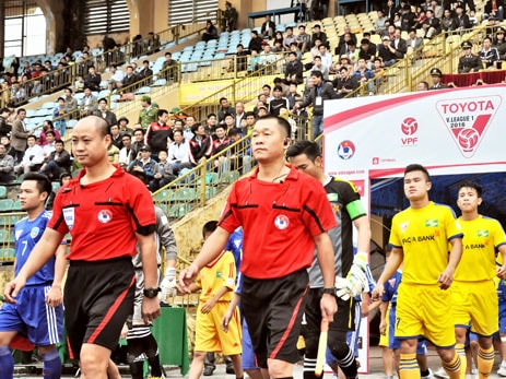 4 trọng tài V.League bị đánh tụt hạng vì sai sót chuyên môn