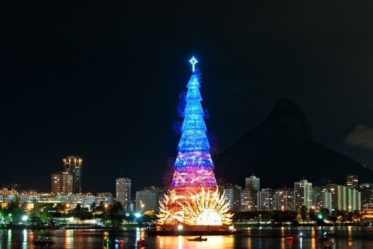 10 cây thông Noel đẹp nhất thế giới