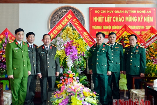 Công an tỉnh Nghệ An chúc mừng các đơn vị quân đội nhân ngày truyền thống