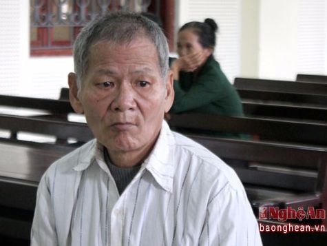 Cụ 60 tuổi hiếp dâm trẻ em rơi răng giả tại tòa