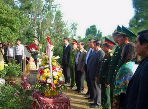 Người dân về đảo Yến dâng hương Đại tướng Võ Nguyên Giáp