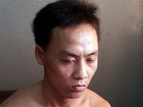 Tên trộm nhập nhà dân phá két sắt, nấu mì ăn