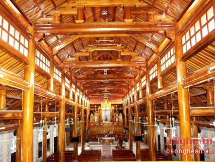 Thánh đường làm từ 350 khối gỗ độc đáo ở Nghệ An