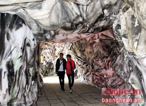 Hang đá 'khủng' cao hơn 15m ở giáo xứ Vạn Lộc