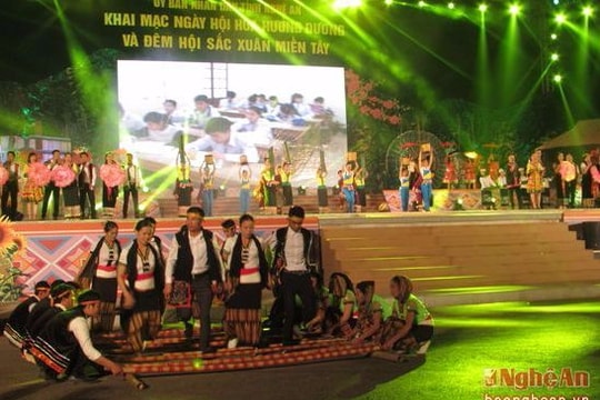 Tổng duyệt chương trình Đêm hội Sắc xuân miền Tây