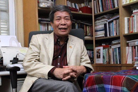 Công chức không xăm hình, váy ngắn: Chuyên gia nói gì?