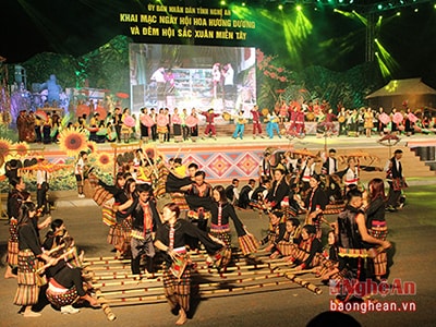 Rực rỡ ngàn hoa, đậm đà hương sắc