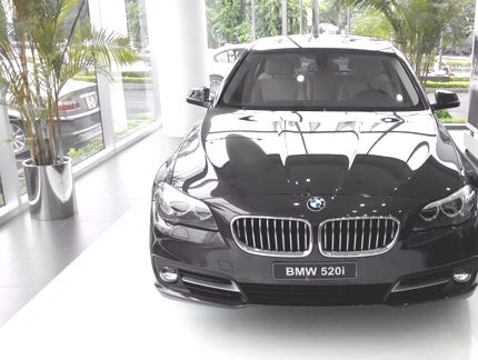 Đình chỉ một Cục trưởng hải quan vì cho nhập lô xe BMW giấy tờ giả