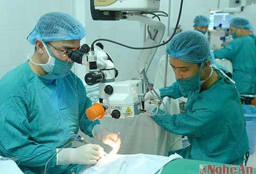 Bệnh viện Mắt Nghệ An đẩy mạnh kỹ thuật chuyên sâu